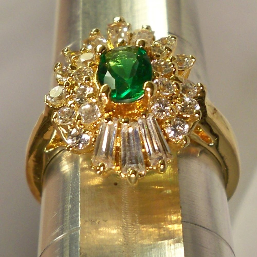 NEW Emerald Green Oval Cute Cubic Zirconias Gold P Ring